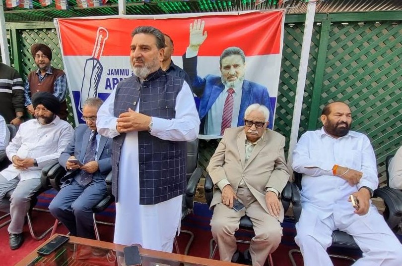  Will resolve all pending issues of Displaced Persons if voted to power: Altaf Bukhari