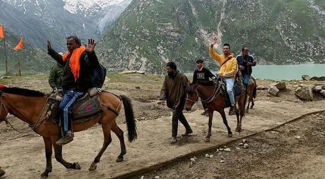 Another Batch Of 5284 Pilgrims Leave Jammu For Amarnath Cave In Kashmir