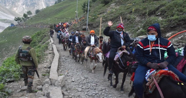 34th batch of over 500 Amarnath Yatra pilgrims leave Jammu base camp