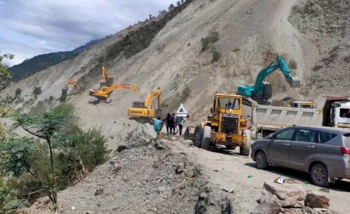 Kashmir highway closed for repair work; Leh NH, Mughal road open