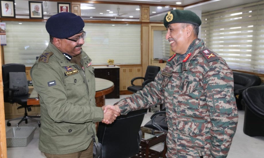 GOC 16 Corps calls on DGP J&K; Discusses security scenario in Jammu Region
