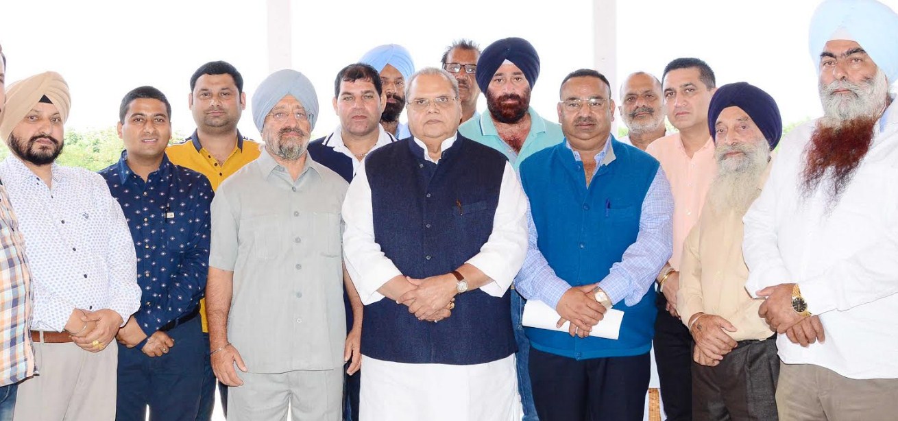 Combined delegation of Chamber of Commerce & Industry and All J&K Transport Welfare Association (J&K) meets Governor
