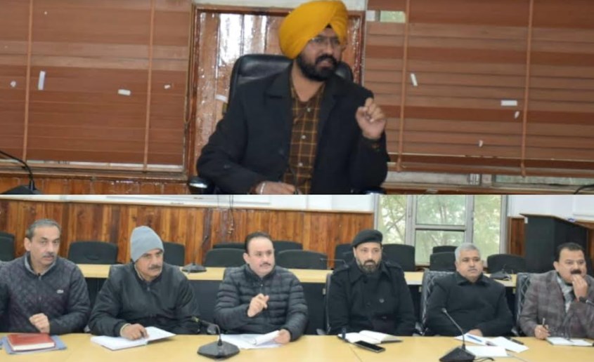 Advisors inspect work on Zainakoot-Alesteng transmission line, direct early completion
