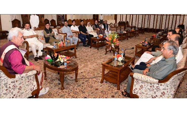 Lt Governor meets delegation of J&K Apni Party