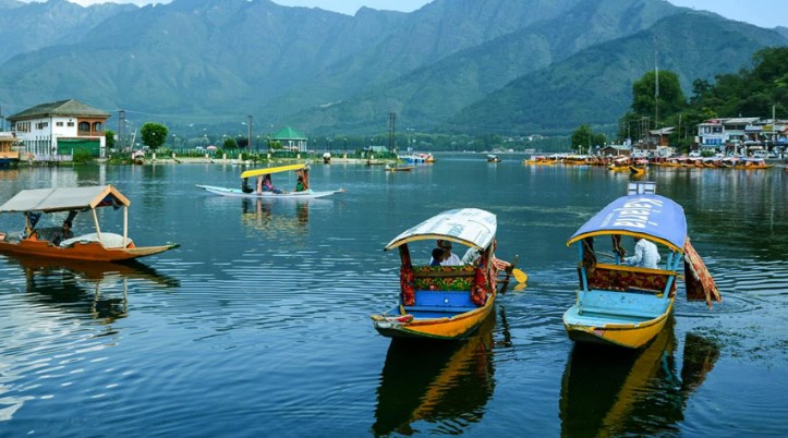 Kashmir Valley witnessing exponential hike in tourist influx
