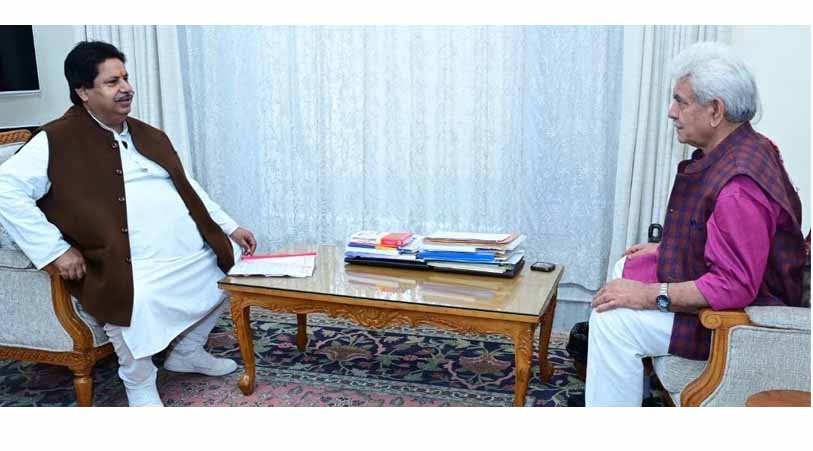Former Minister Raman Bhalla calls on Lt Governor