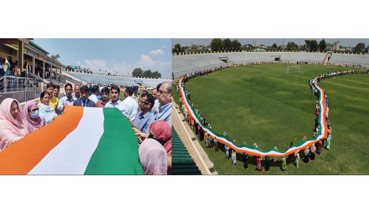 District Administration Srinagar establishes national record by displaying 1850 Metres long Tricolour at Bakshi Stadium