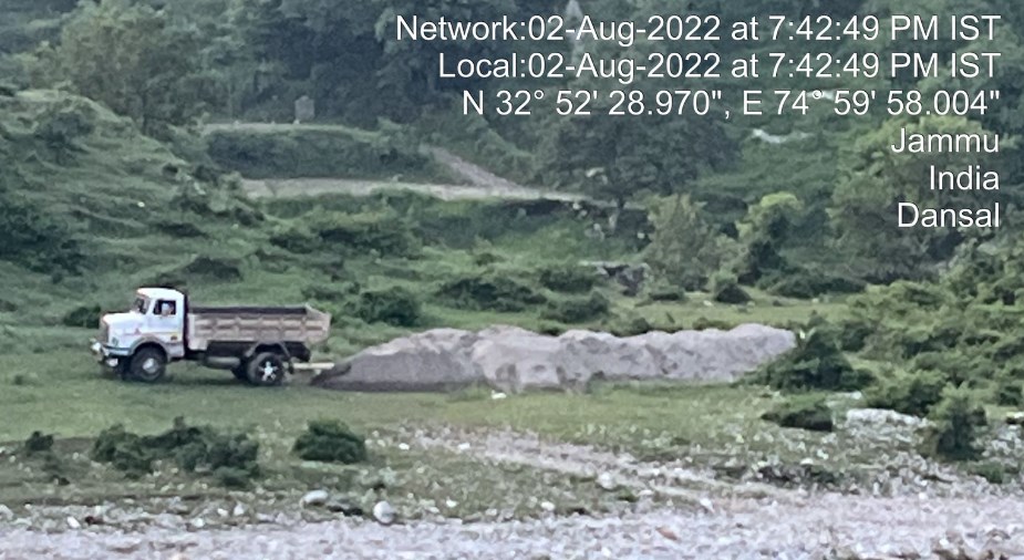 Tehsildar Dansal along with SHO carries out drive against illegal mining