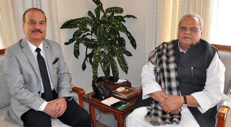 VC JU meets Governor
