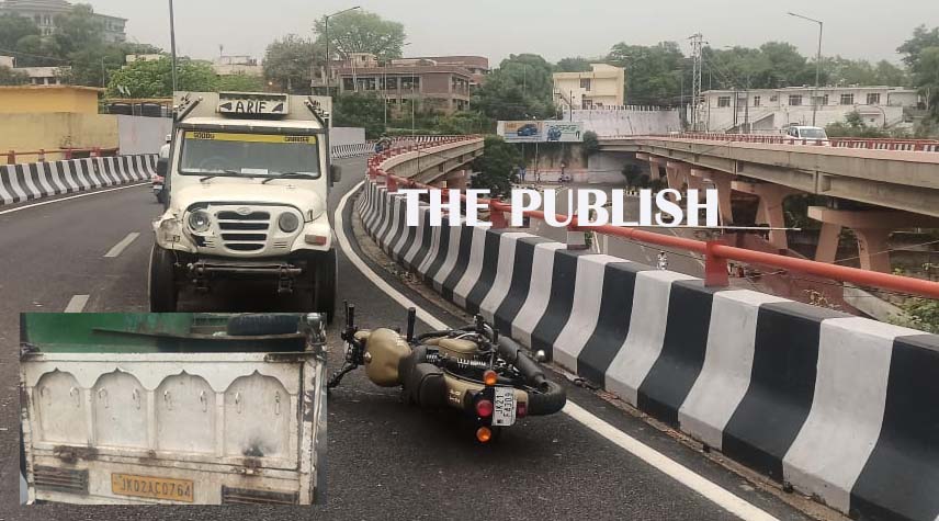 Milk Van hit Policeman in Jammu, Cop injured