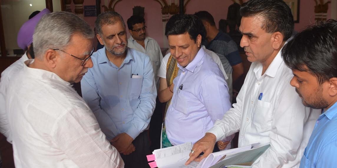 Advisor Khan inspects restoration work at Mubarak Mandi Heritage Complex