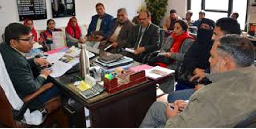 Ceasefire violation: DC Poonch provides cash relief to injured