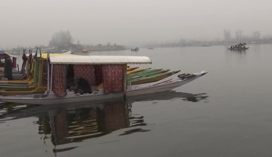 Mercury Rises As Kashmir Valley Braces For Season’s Major Snowfall