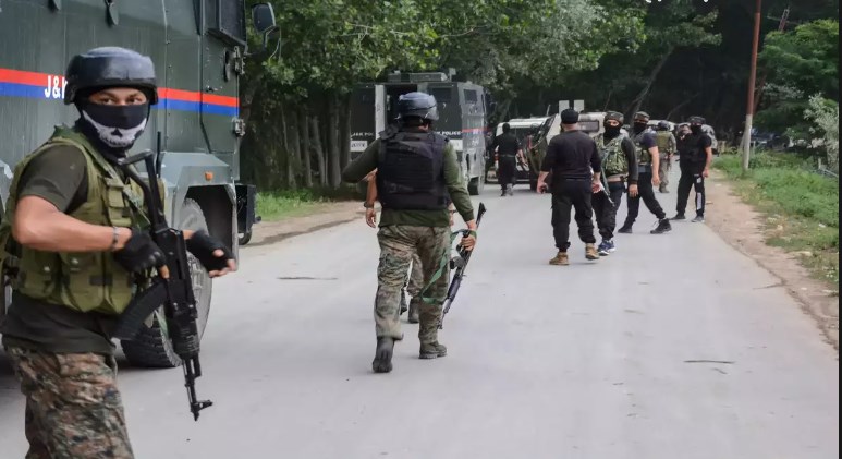 LeT terrorist killed in encounter in J&K’s Shopian