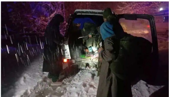 J&K: Indian Army saves life of pregnant woman amid heavy snowfall conditions