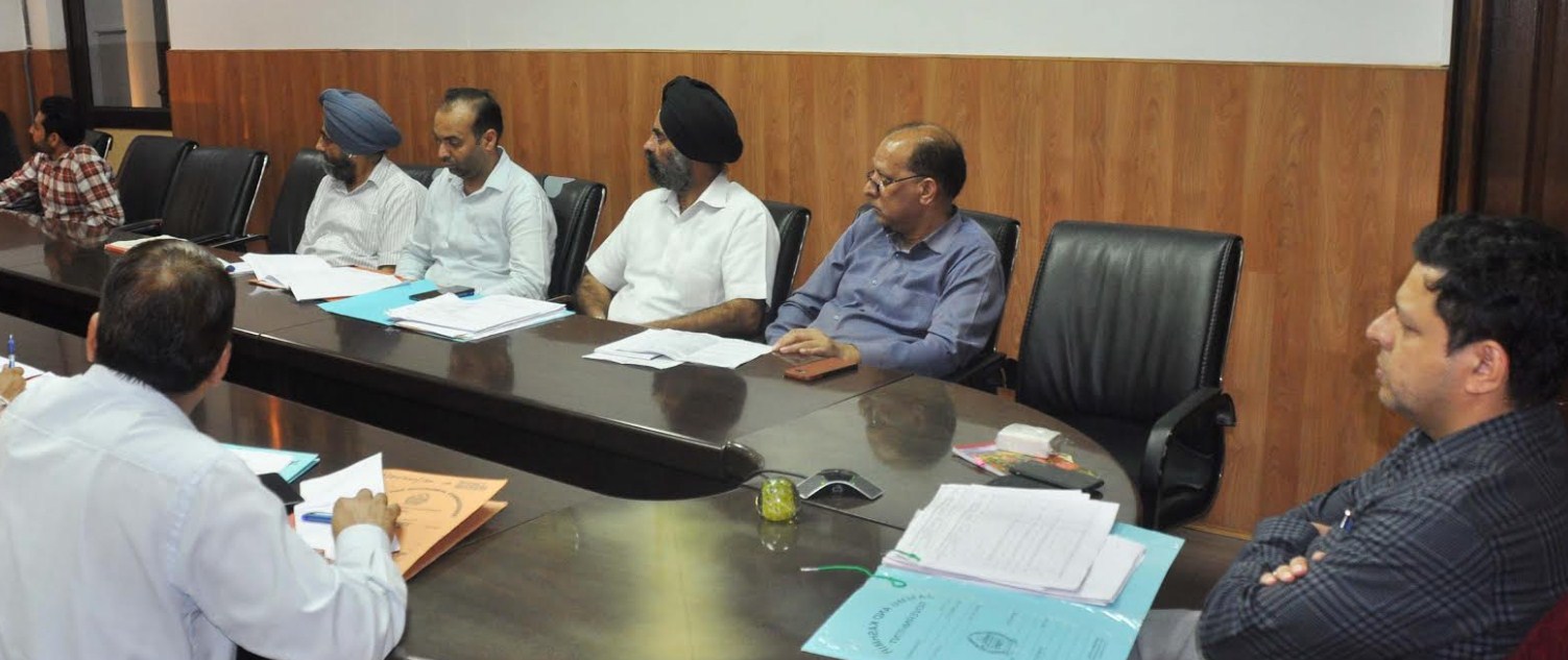 Div Com Jammu reviews progress on border bunkers