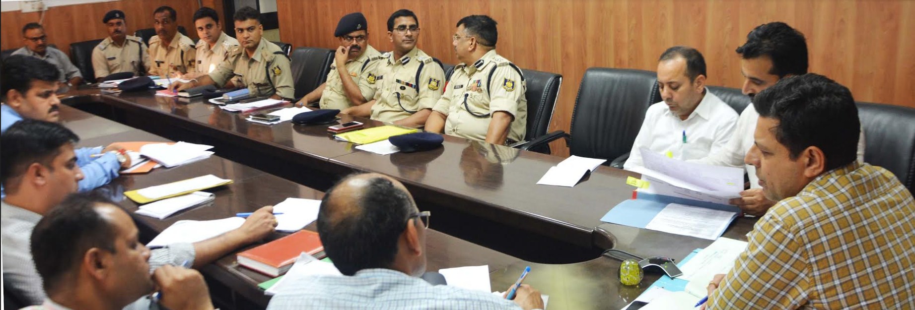 Div Com Jammu reviews progress on land acquisition