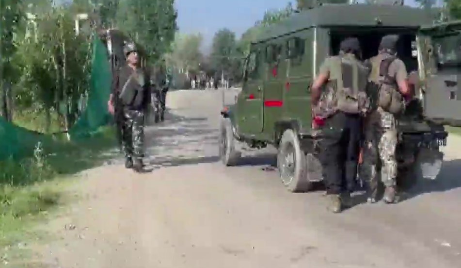 Pulwama: Major tragedy averted as IED weighing nearly 30 kgs recovered from near Tahab Crossing in J&K