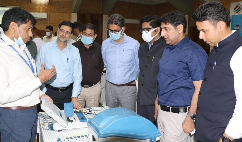 ECI organises Daylong Workshop on First Level Checking on EVM/ VVPAT for DEOs, DDEOs of Kashmir Division