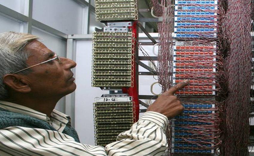 Kashmir’s central phone exchange remains shut