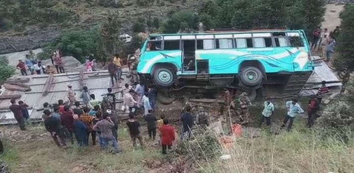  25 Injured as overloaded Bus skids off road in J&K's Kishtwar 