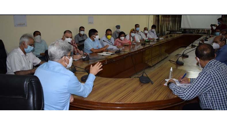 Atal Dulloo visits GMC Jammu; reviews facilities being provided to COVID patients