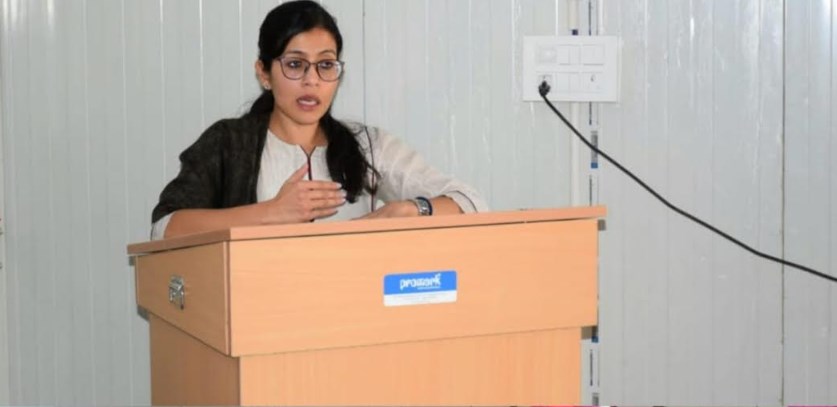 DC Jammu asks students to opt for skill oriented courses to enhance their employability
