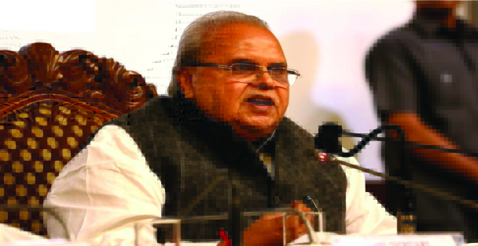 Governor greets people on Independence Day