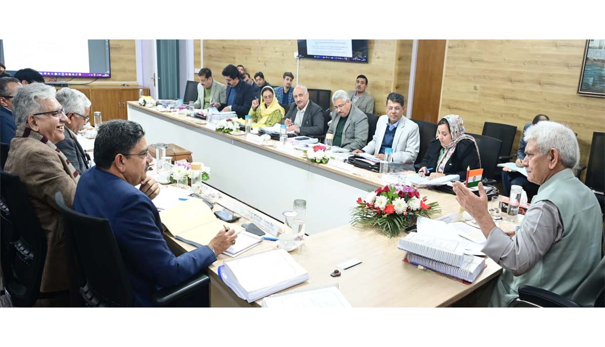 Governor offers ‘Shramdaan’ for Plastic Waste Collection under the ‘Swachhta Hi Seva’ Campaign