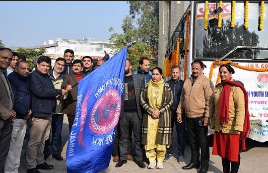Sarmad Hafeez flags off 80 member contingent for Youth Festival