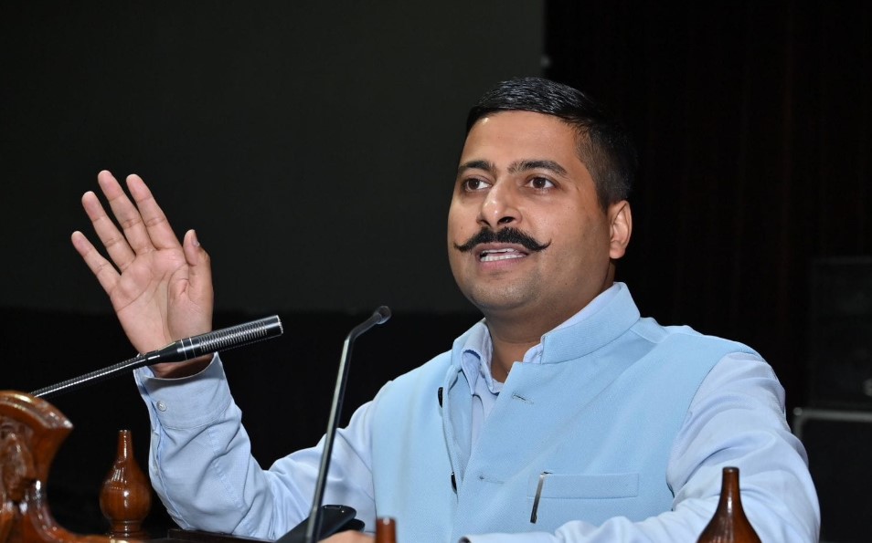 Gaurav urges for holistic tourism circuit in Jammu region; Lauds LG Sinha’s visit to Tawi River Front project