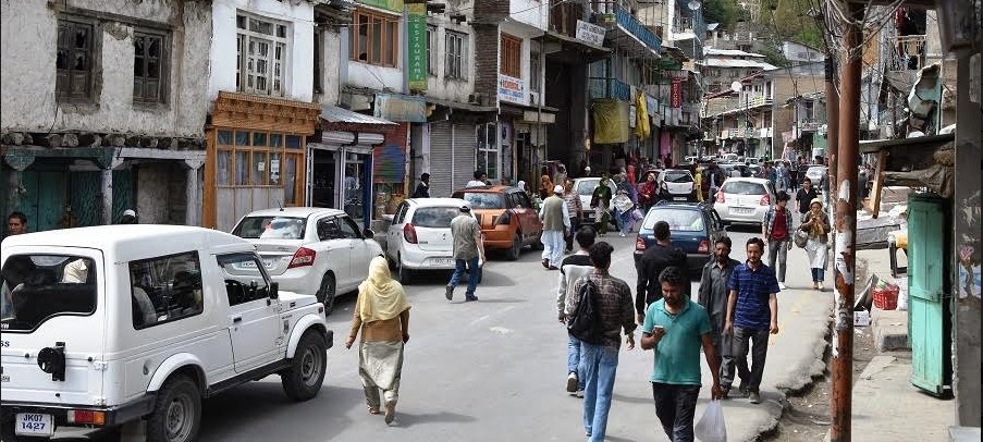 Heavy rush of Eid shoppers in Kargil, situation peaceful