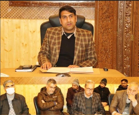 DC Srinagar reviews status of ongoing National Highway Projects in the district