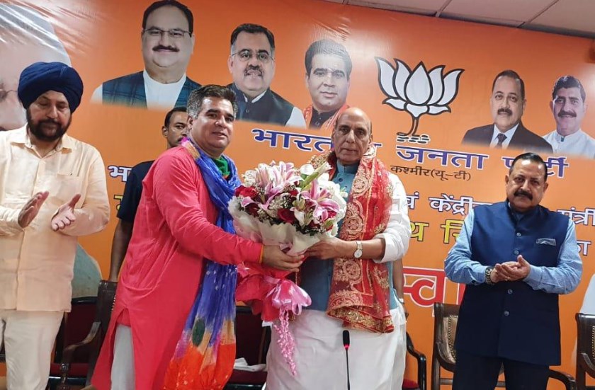 Want friendship with neighbor; but Pak behaving differently: Rajnath Singh