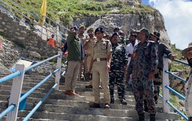 IGP Kashmir along with SSP Anantnag visited Amarnath holy cave