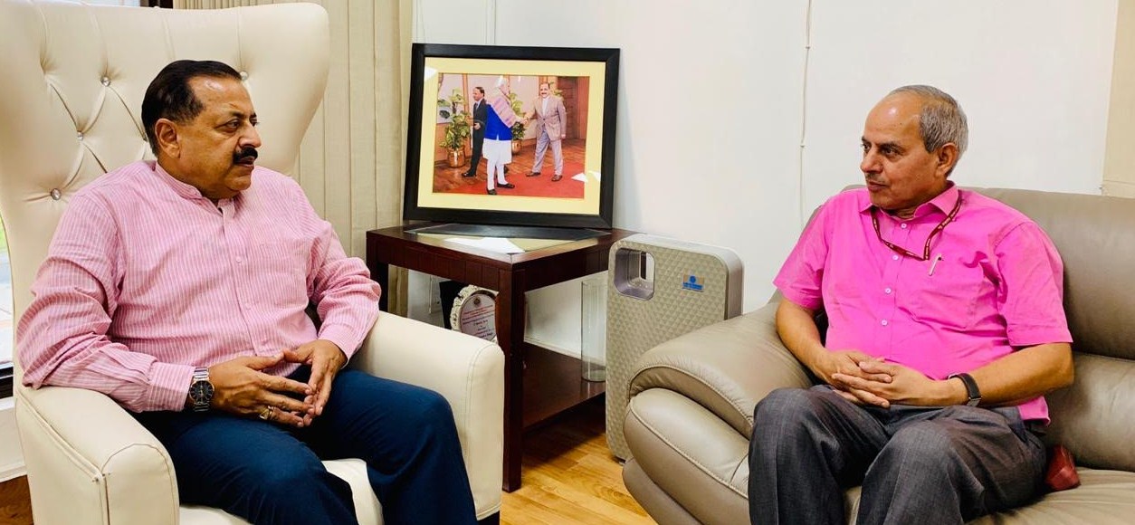 Pr DG PIB & DG IIMC Shri K. S. Dhatwalia calls on MoS Dr Jitendra Singh
