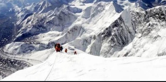 Soldier killed, 3 injured as avalanche hits Army post in Kargil