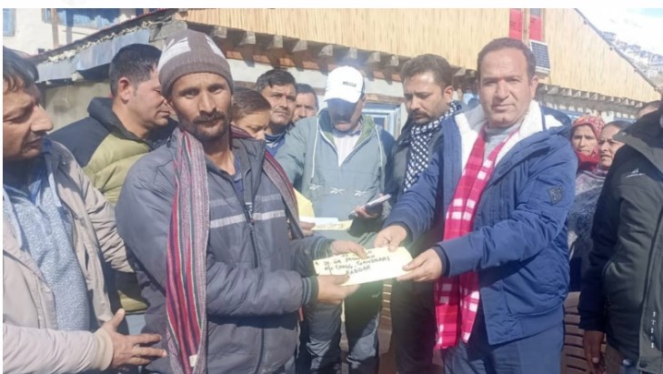 Sunil Sharma visits Chagg Village of Paddar Kishtwar to take stock of the situation and provides relief to fire victims