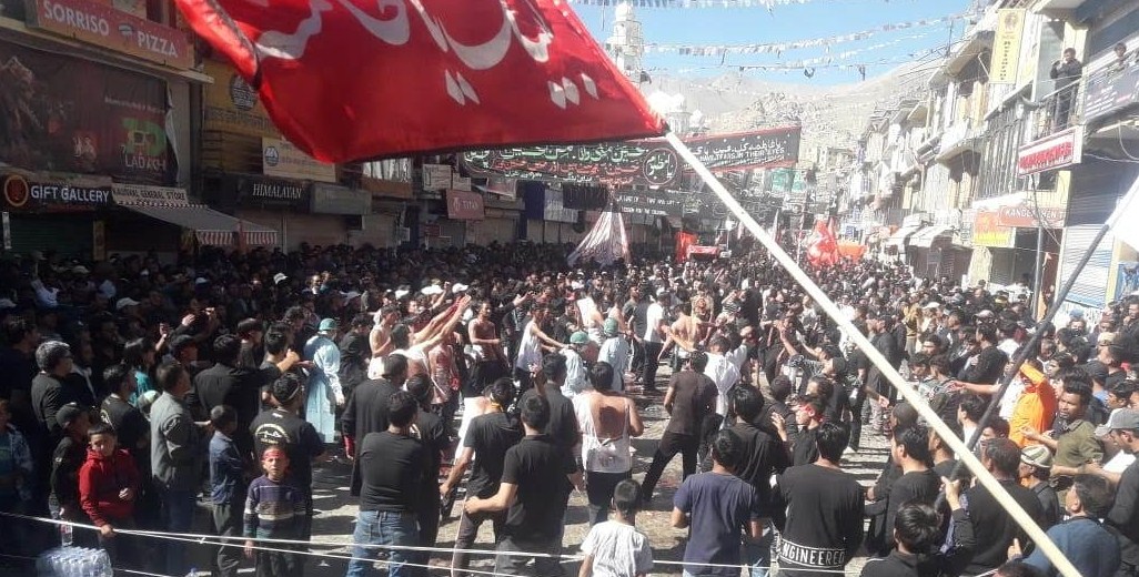 Mourning processions mark Youm-e-Ashura in Leh