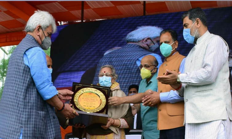 Lt Governor leads “Azaadi Ka Amrut Mahotsav” celebrations in J&K