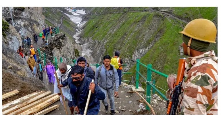 226 Pilgrims Leave For Amarnath Cave Shrine From Jammu
