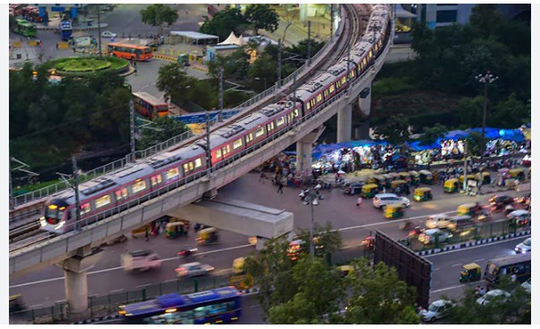 SC slams AAP government over free rides for women in Delhi metro proposal