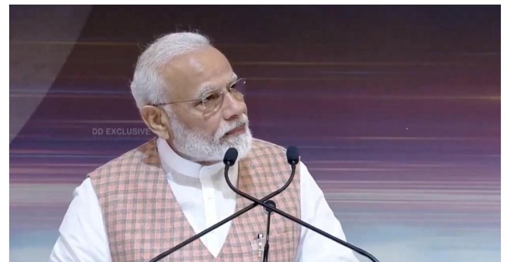 Chandrayaan-2: Aap makhan nahi, pathar per lakir karne wale log ho, PM Modi tells ISRO scientists