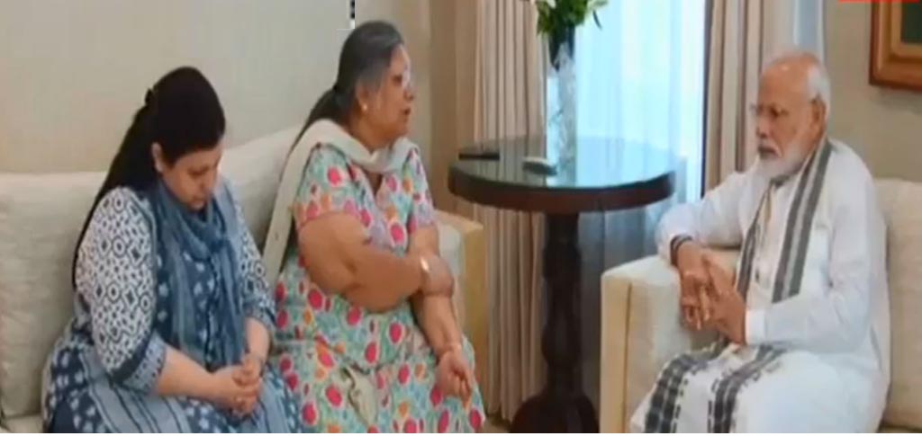PM Narendra Modi drives down to Arun Jaitley’s house to pay tributes