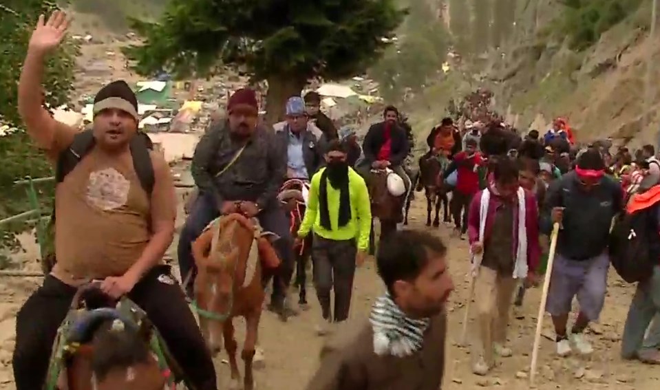 Amarnath Yatra begins, 2,750 pilgrims leaves Nunwan base camp for cave shrine