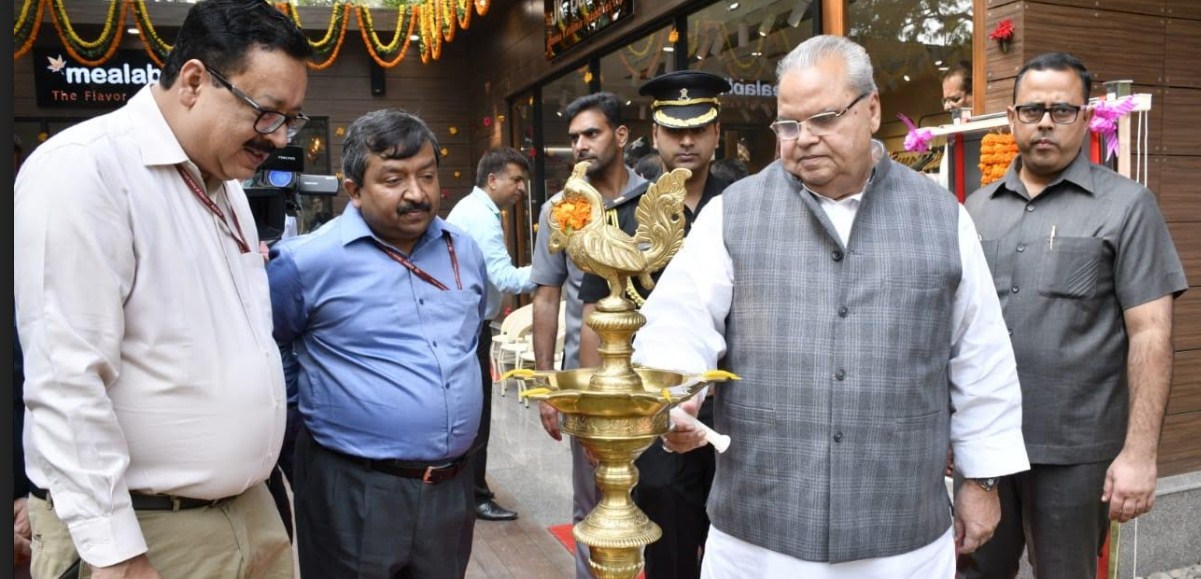 Governor inaugurates JK Bazar at New Delhi