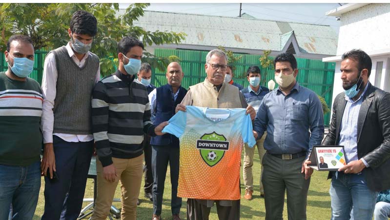 Advisor Khan felicitates Basit Bilal for topping NEET from J&K