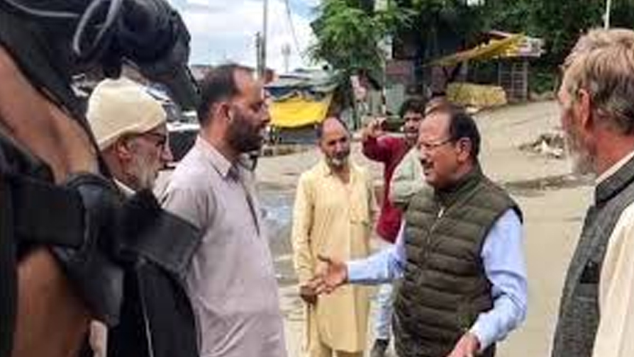 NSA Ajit Doval visits Srinagar to take stock of situation; interacts with troops, locals