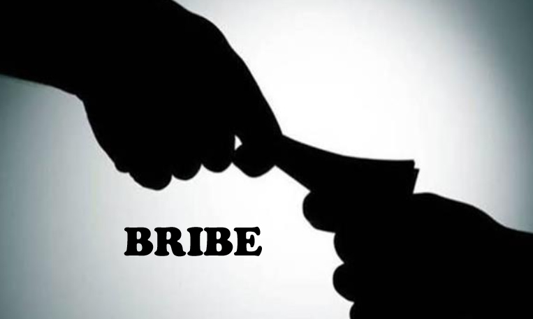 Tehsildar, his clerk held while accepting bribe of Rs 1.20 lakh in J&K