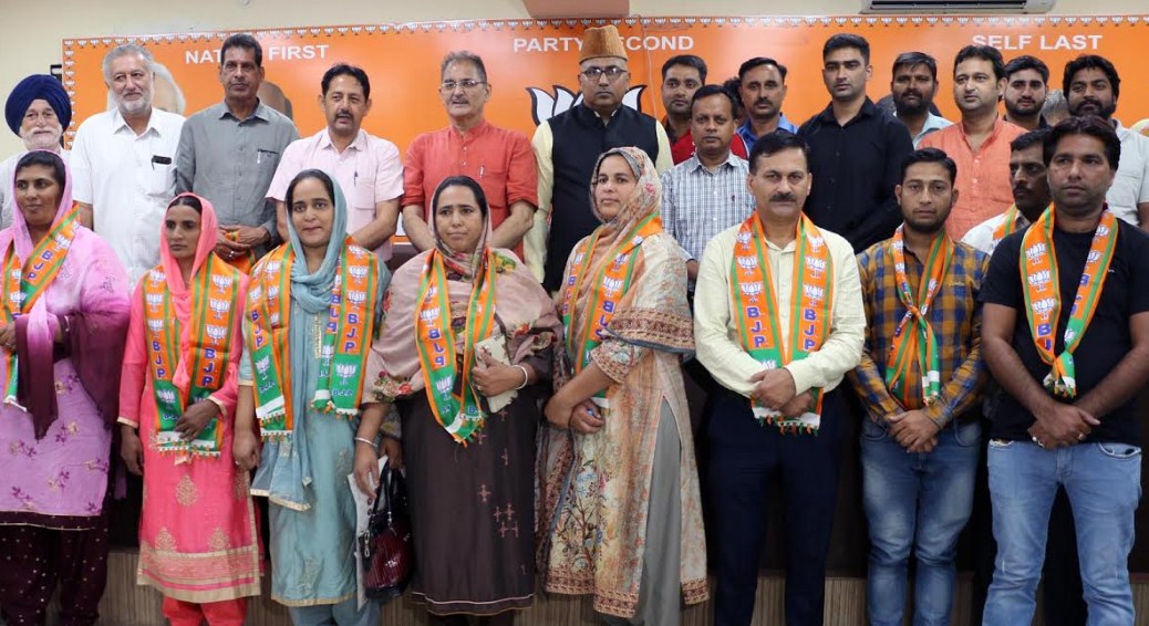 Gujjar, Bakkarwal, other Naib Sarpanchs, Panchs join BJP